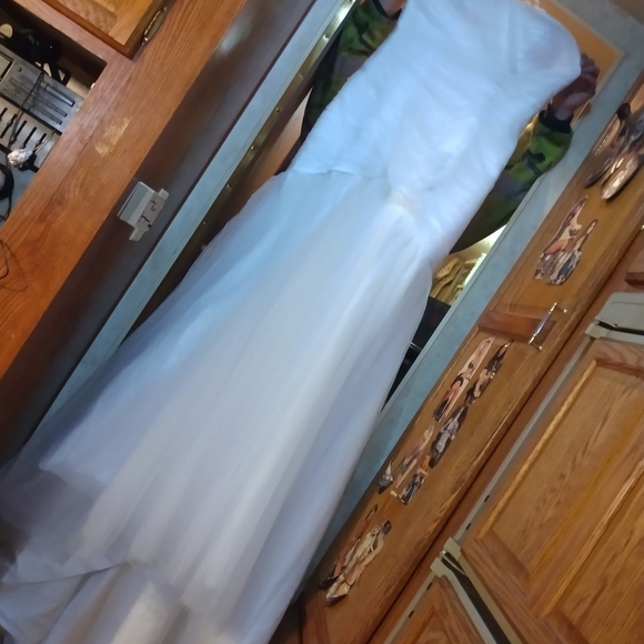 Wedding dress - Picture 3 of 5